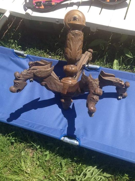 candelabru sculptat manual foarte veche din lemn masiv!