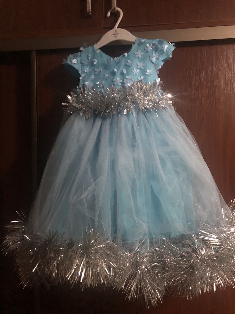 Платье детское нарядное голубое на 4-5 лет