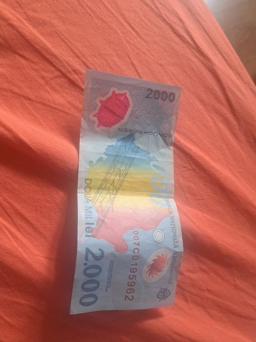 Bancnota 2000 lei eclipsa totala