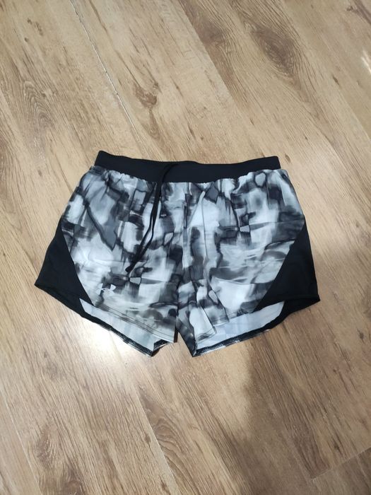 Pantaloni scurți de damă Under Armour mărimea XS