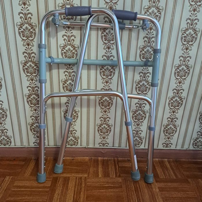 Ходунки для людей с ограниченными возможностями