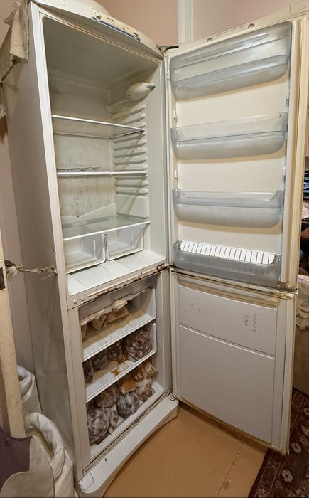 Продам холодилник indesit 190sm