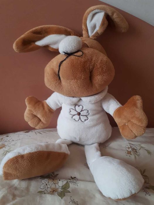 Jane - бебешко кенгуру - червено с подарък плюшено зайче :)