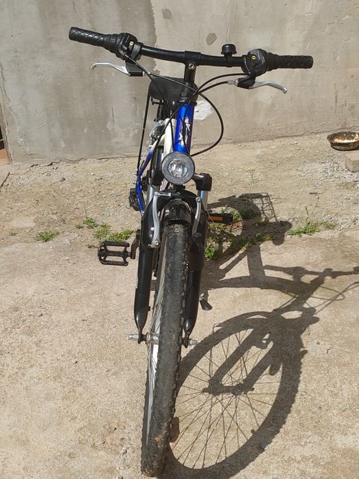 Bicicleta cu echipament Shimano pentru copii intre 8-12 ani.