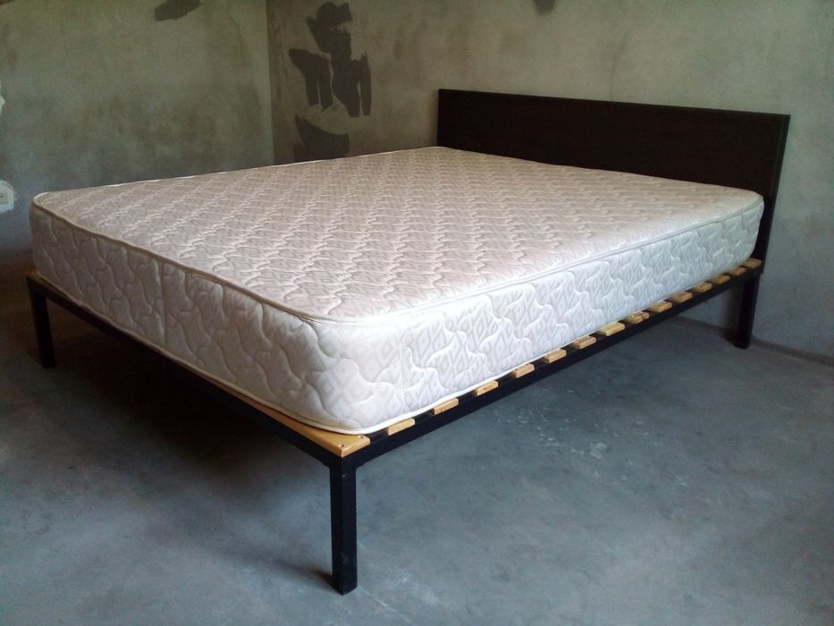 Продаётся двухспальная кровать