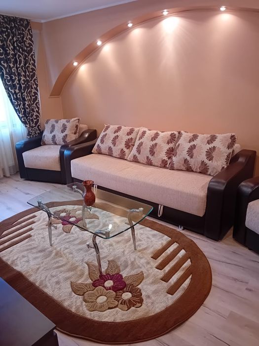 Închiriez garsoniera  1100 lei