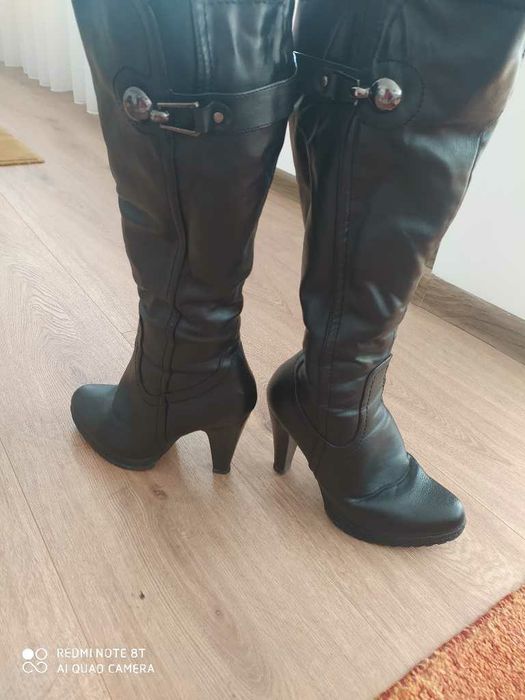 Запазени ботуши на висок ток с пухче отвътре