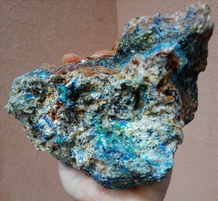Друза Азурит с малахит калцит пирит и кварц от България син минерал