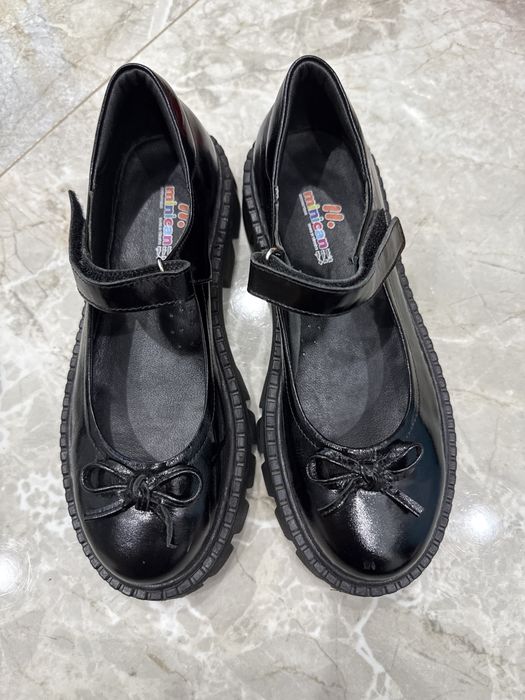 Продам школьную обувь для девочки