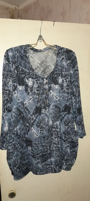 Продам женскую одежду.