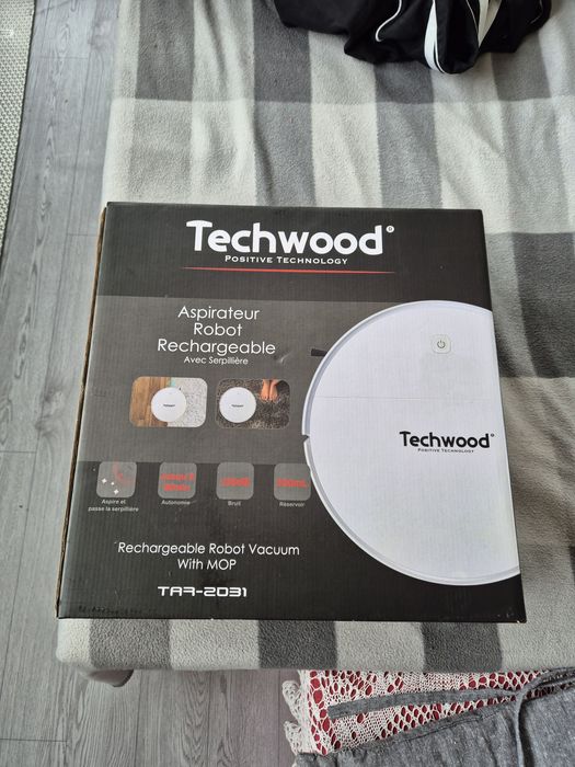 Робот - бяла цвят