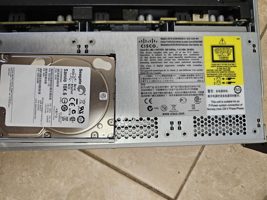 Сервер Cisco UCS C220 M3