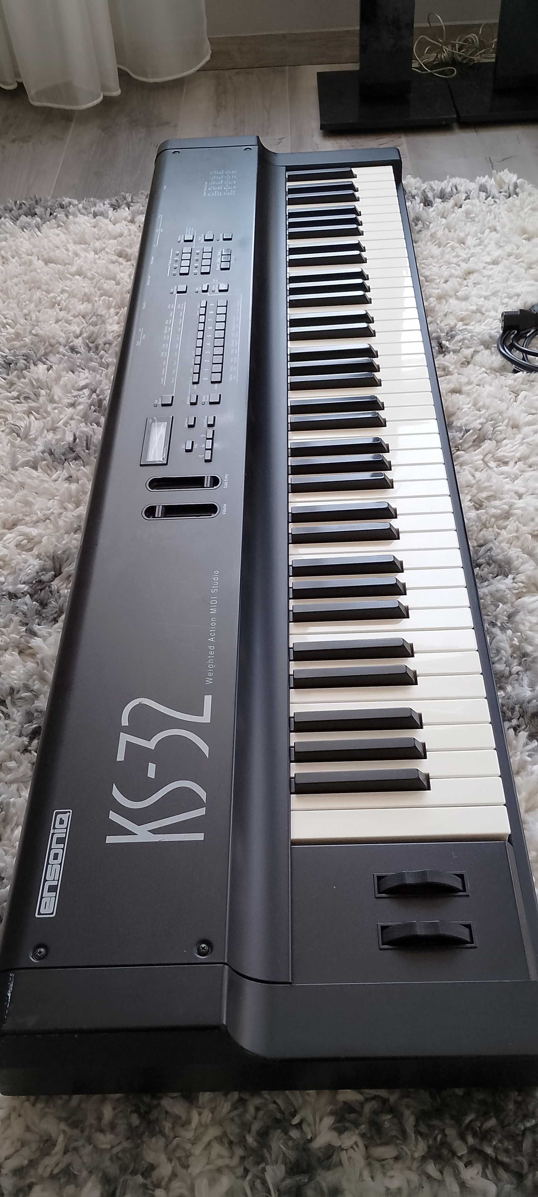 Продавам Ensoniq KS-32