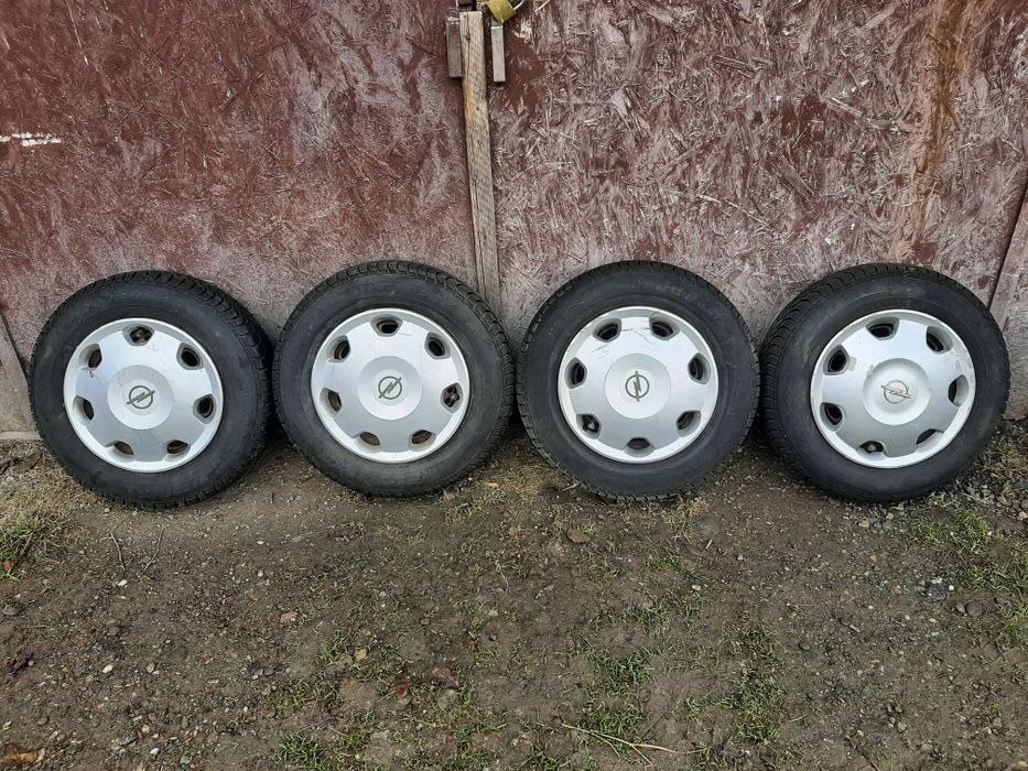 4 roți cu cauciucuri de iarnă Debica, 155/80/R13.