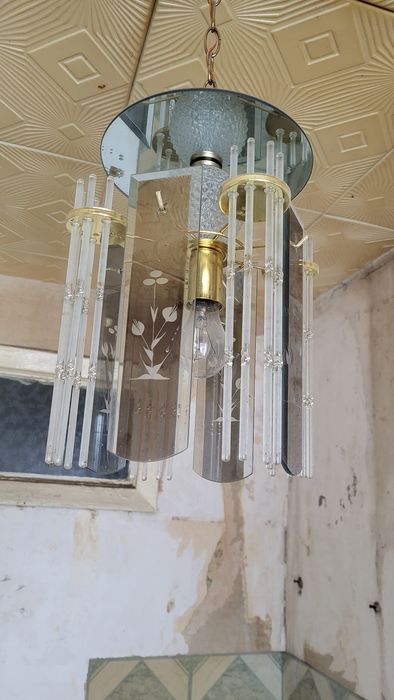 Продам 2 люстры.