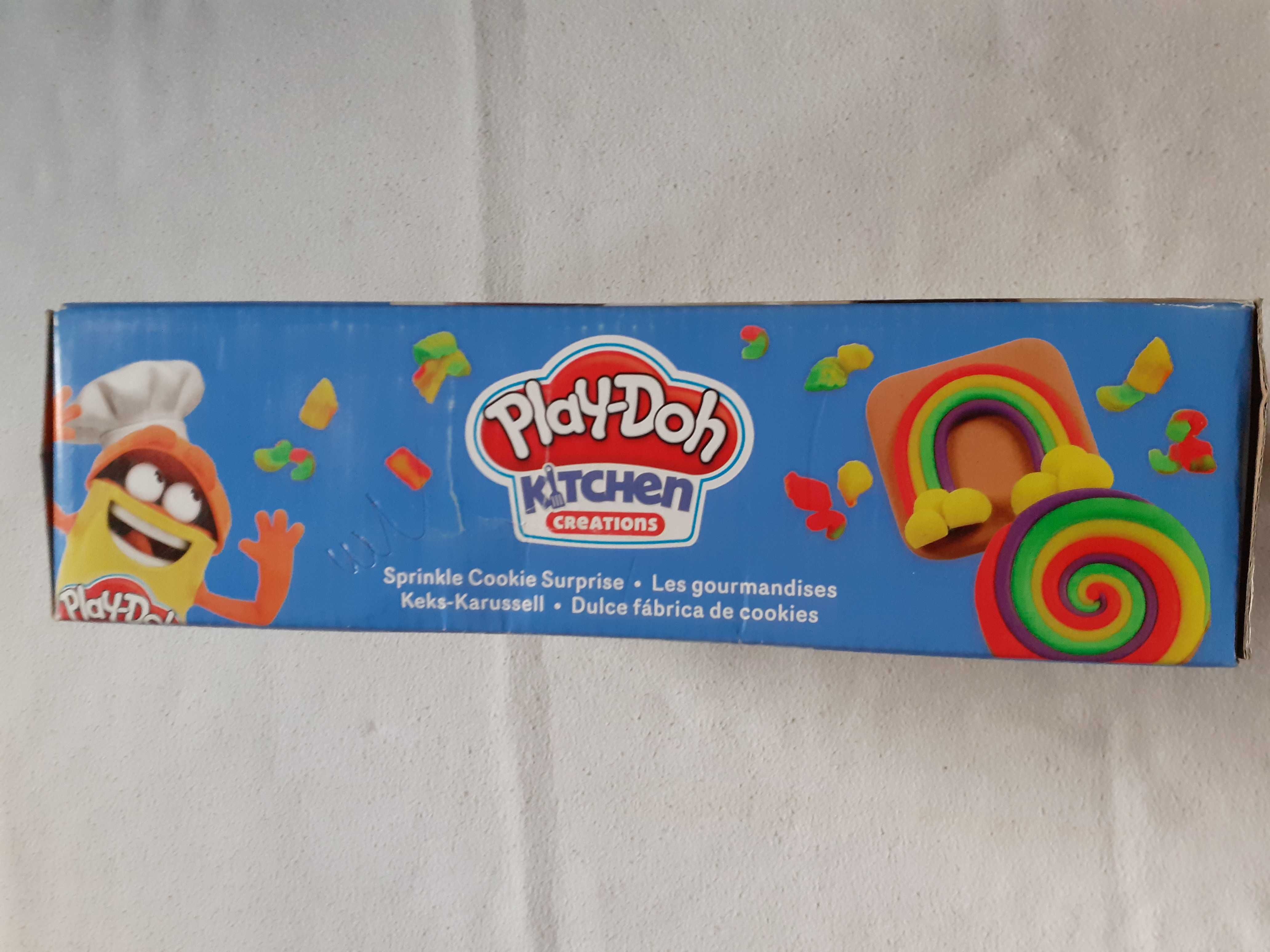 Play-Doh Carusel de dulciuri, set plastilina calitativa nou, de cadou
