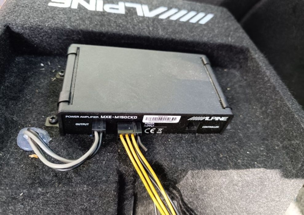 Субуфер Alpine SWE 815-8" 150W с вграден усилвател и дистанционно