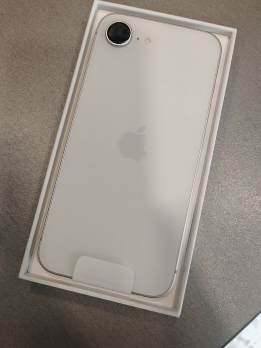 IPhone 16E / 128GB / 100% Батерия