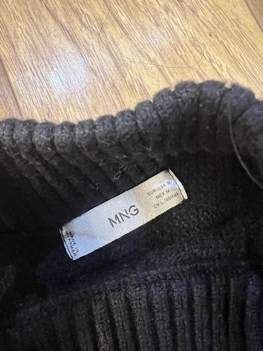 Пуловер Mango.