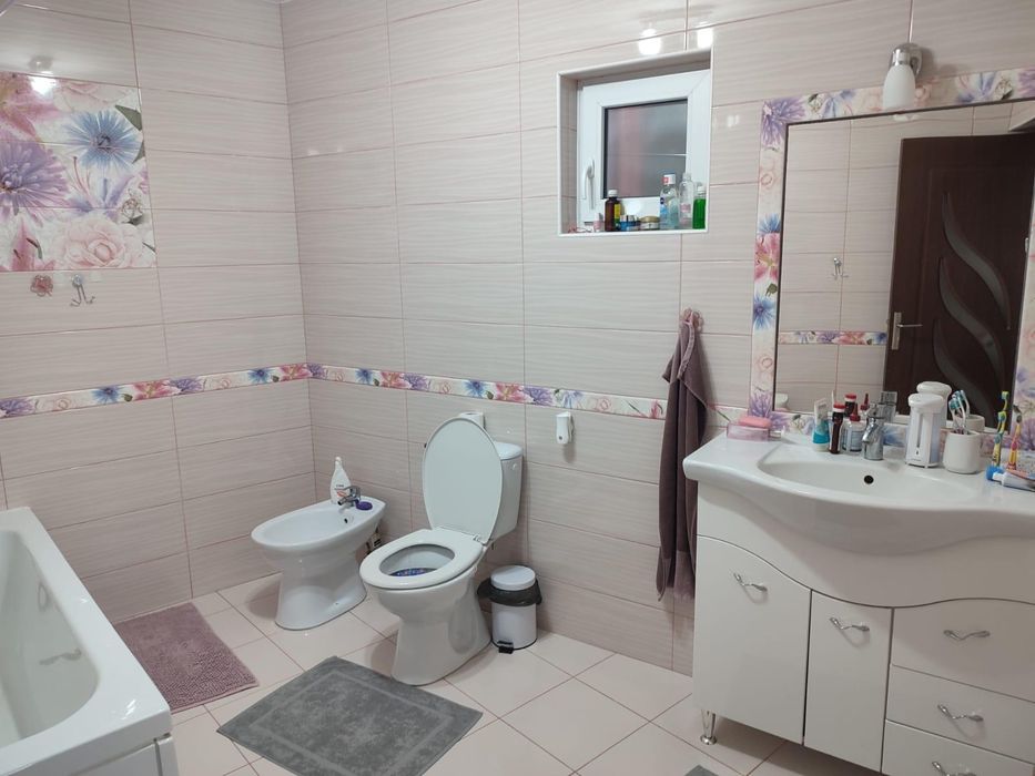 Casă de vânzare 3 camere.