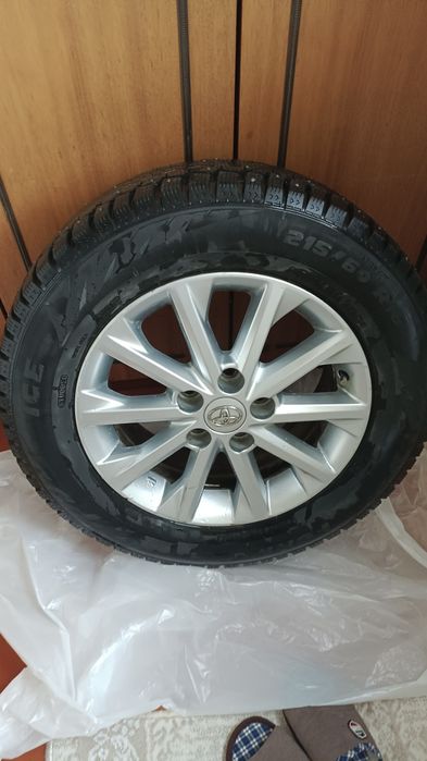 Шины новые , диски оригинал от Тойота Камри