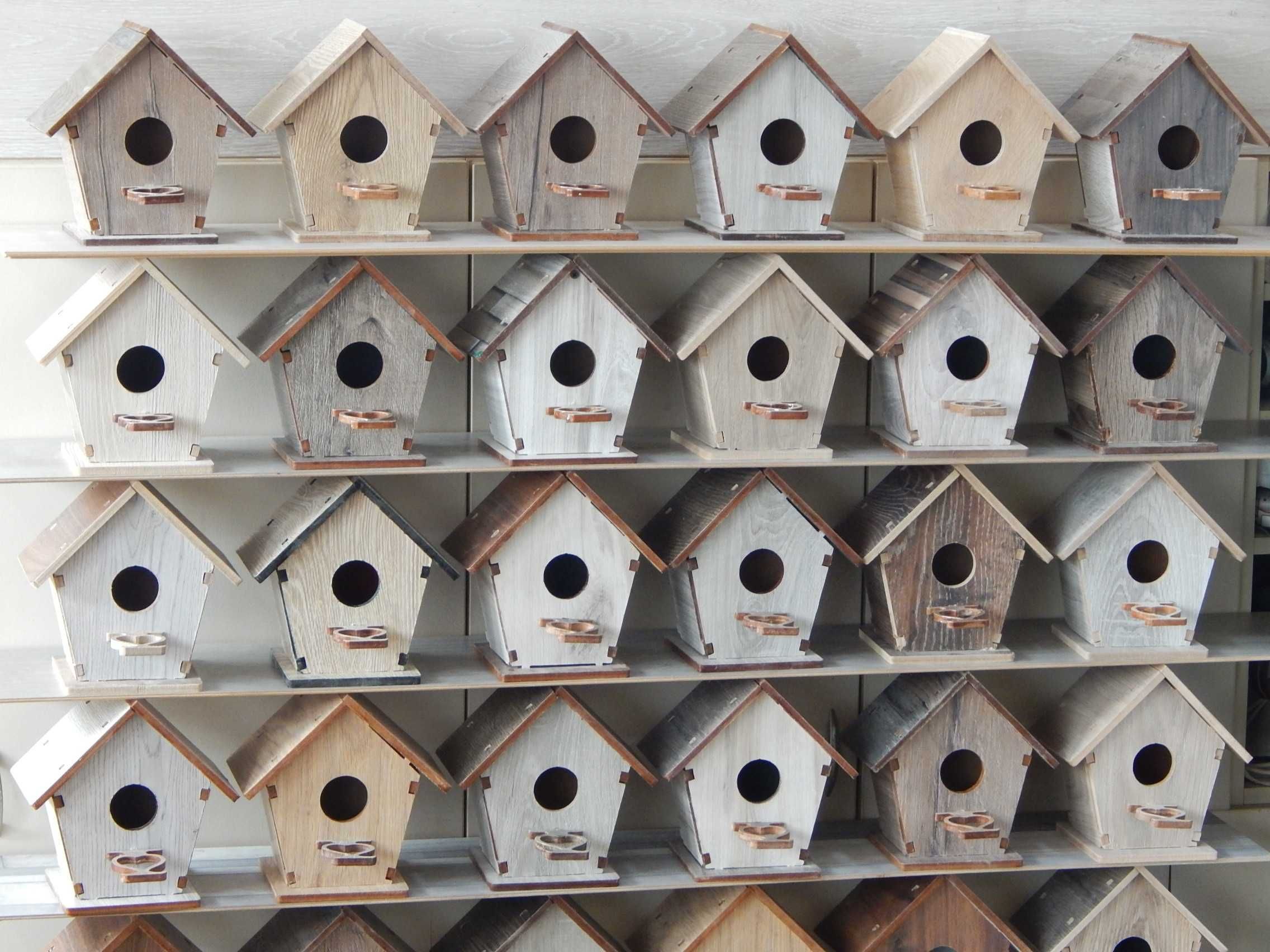 Къщички за птици , върху които може да се рисува .