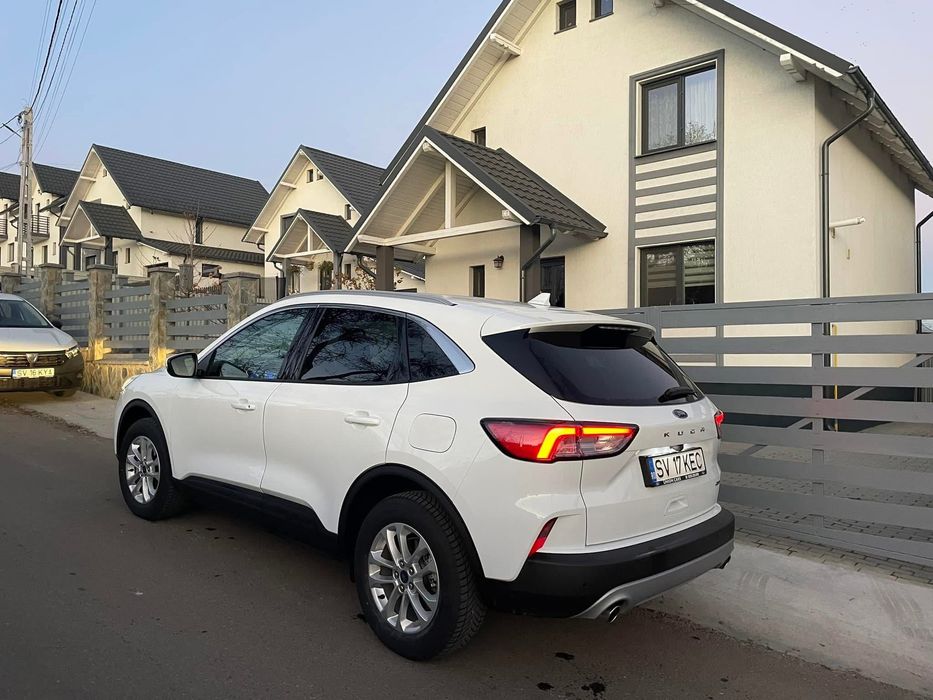 Ford Kuga 5 usi Titanium 2.5 Duratec FHEV 190 CP AT, in garantie