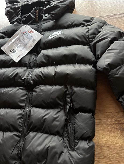 Мъжко,черно,зимно яке на Nike с бродирано лого и сваляща се качулка
