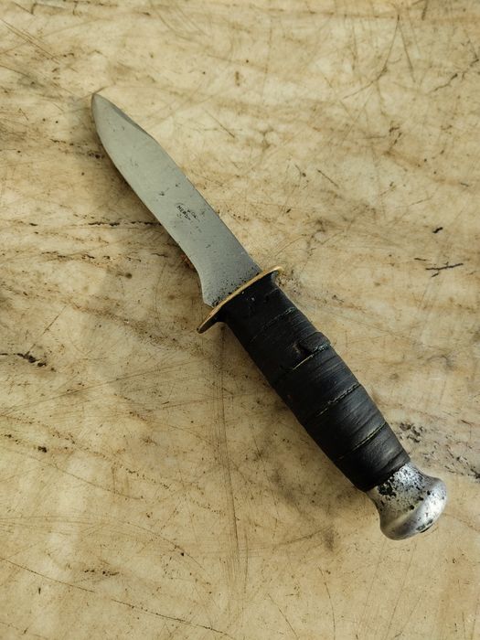 Стар ловджийски нож..