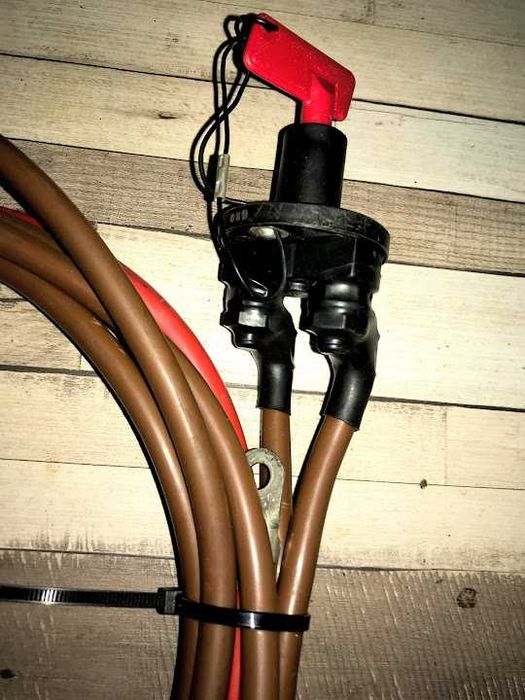 Оригинален Комплект HELLA за релокация на акумулатор с ключ маса