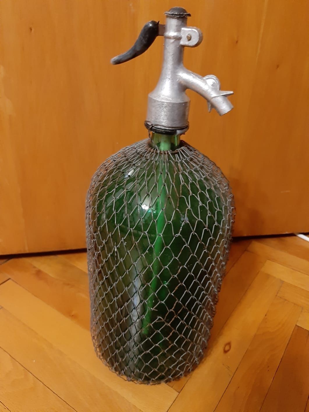 Sifon din sticlă cu protecție de sârmă, Vintage