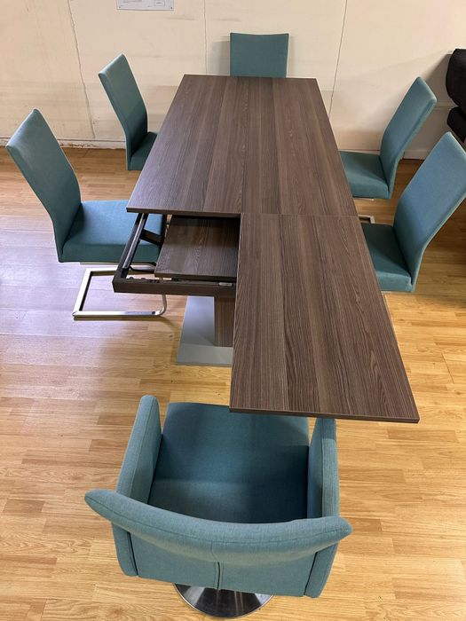 Vand masa extensibila cu scaune incluse