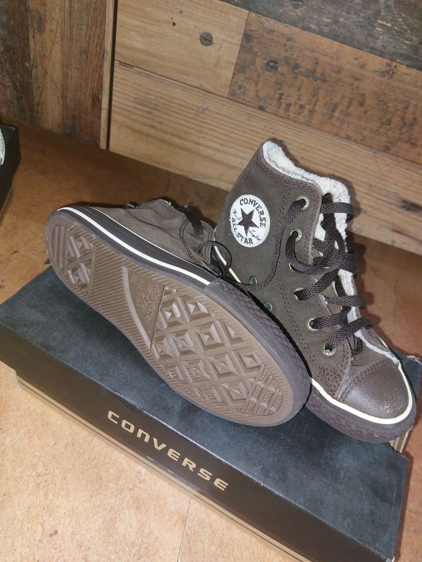 Два чифта детски обувки Converse