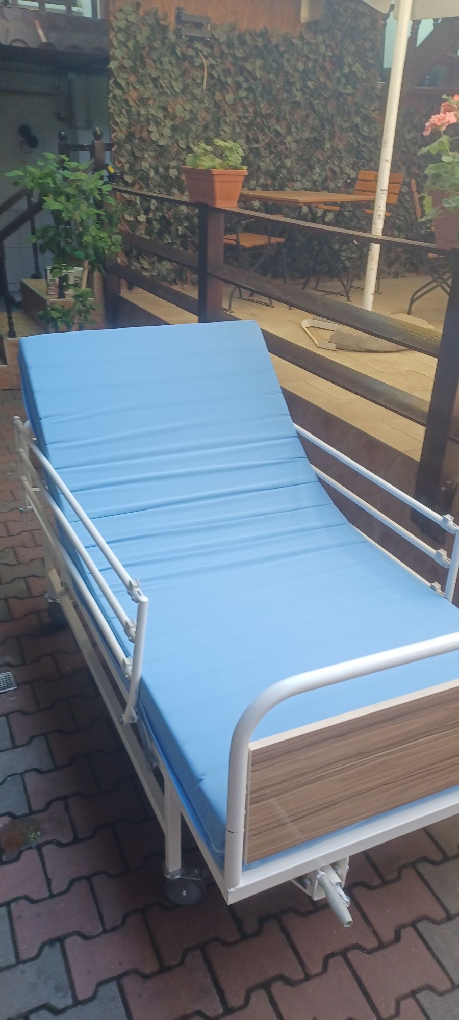 Pat de spital cu functie ridicare cap