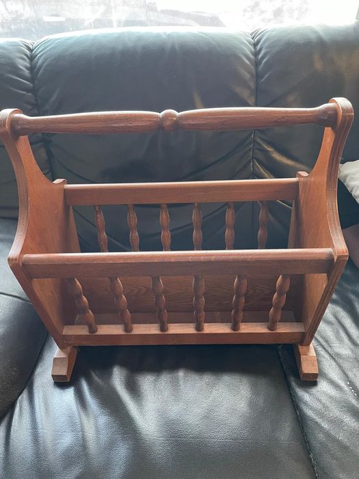 Suport din lemn pt ziare/carti etc.