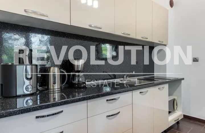 Дава се под наем Тристаен апартамент в Варна, Център - 110 кв.м за 1000 € - Снимка #7