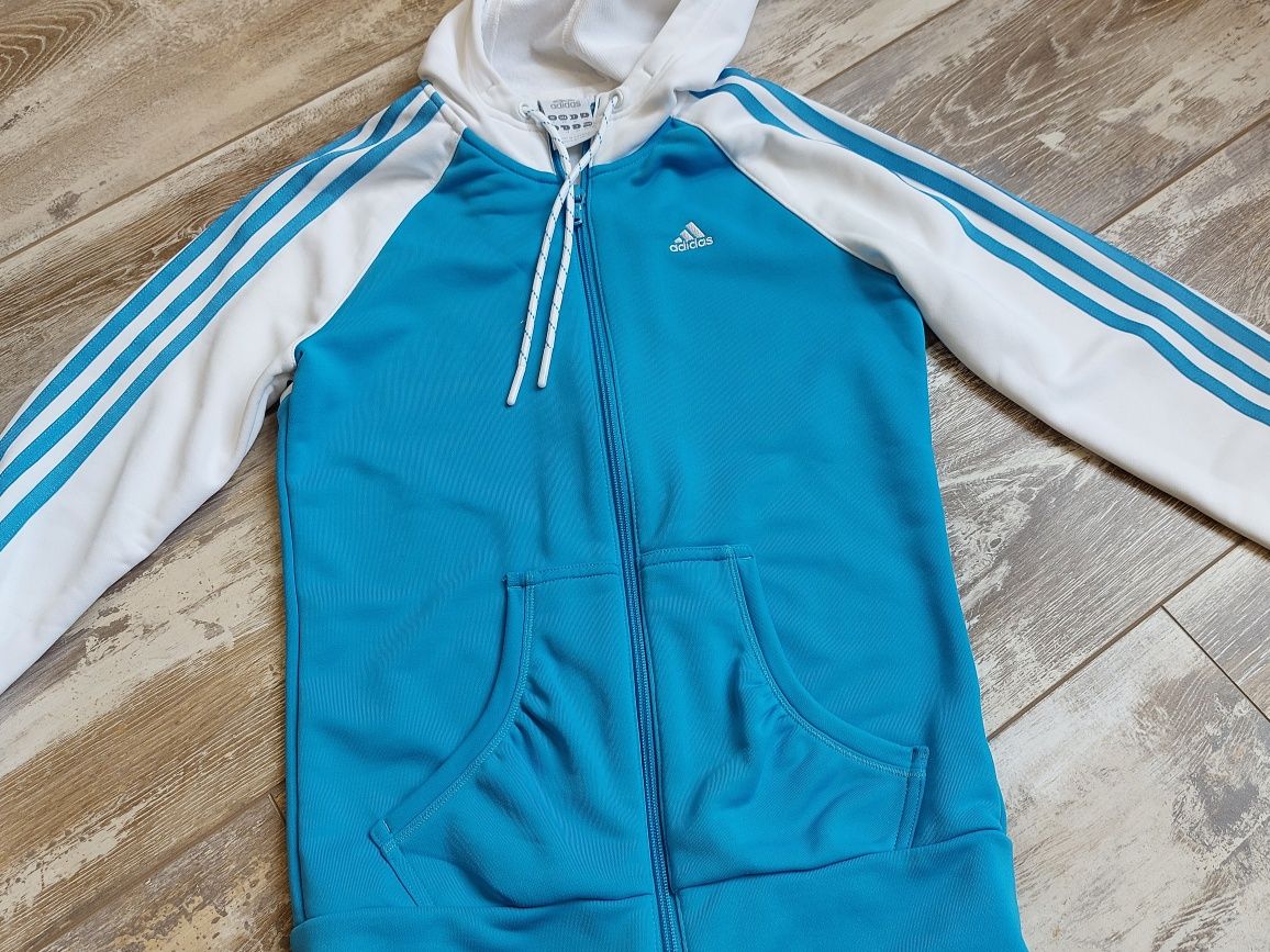 Спортен екип на adidas