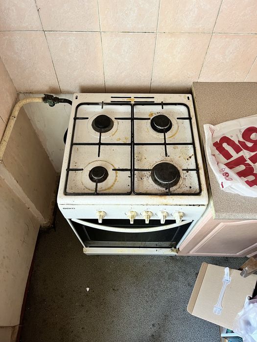 Продам газовую плиту