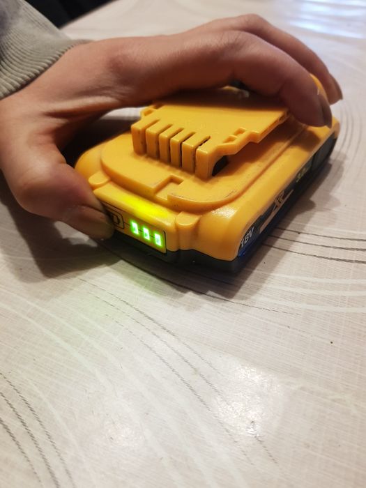 Baterie Dewalt 18v 3ah. Dewalt XR  stare perfectă.
