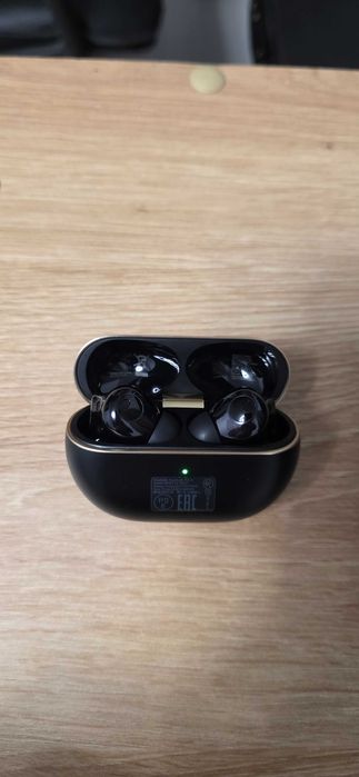 Casti Huawei FreeBuds Pro 4 noi, garantie Emag 2027. Se pot proba.