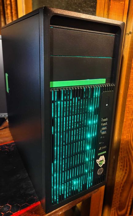 Calculator gaming Intel Xeon 8 nuclee, SSD, Radeon RX570 , Windows11