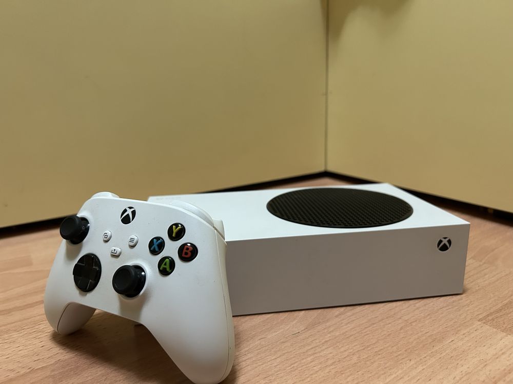 Xbox series S с презареждаема батерия на контролера