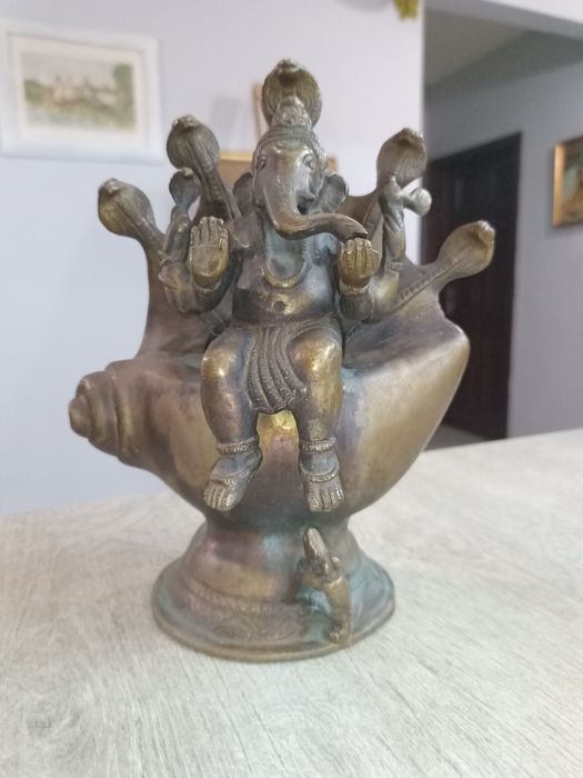 Антична Бронзова Статуетка на Ганеша върху Свещена Раковина (Шанкха) –