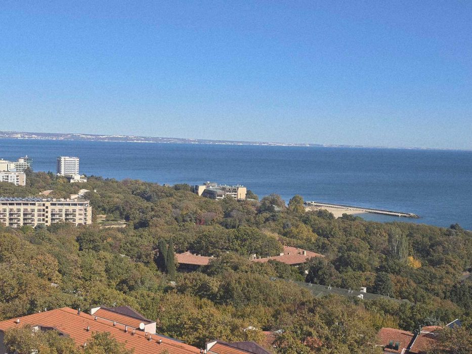 Просторен двустаен апартамент с изглед към морето, к.к."Чайка"