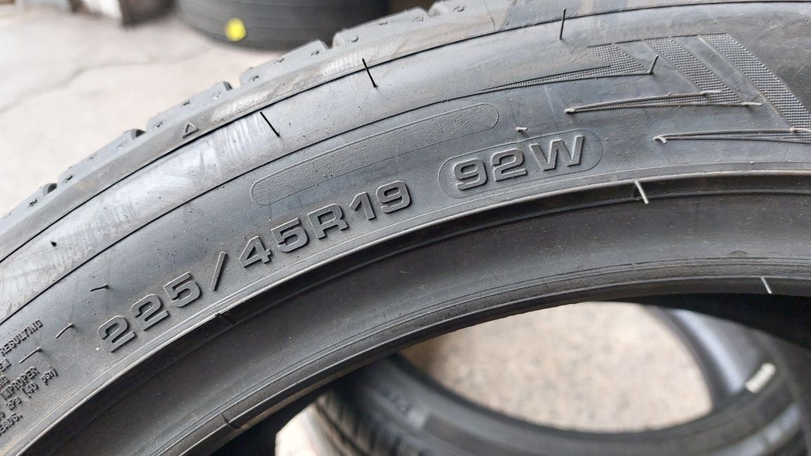 Нови гуми 225/45/19 Dunlop Sport Maxx RT2 2 броя