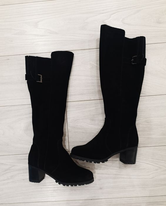 Продам красивые, новые сапоги осень-весна из натурального замша