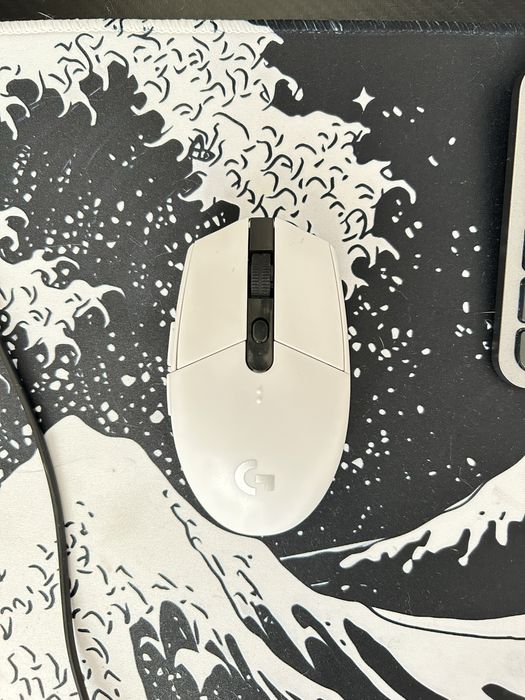 Продавам геймърска мишка Logitech G305 Lightspeed (Бяла) – Като нова
