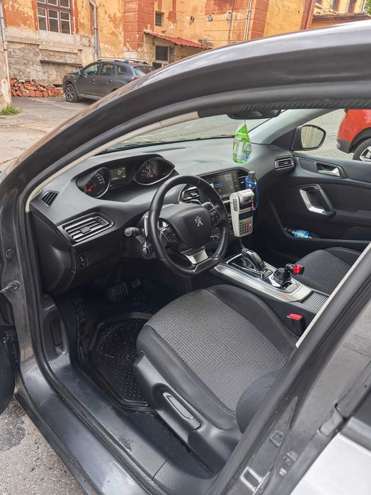 Peugeot 207, 1.4 benzină + GPL premium (2020) – Colant Bolt activ
