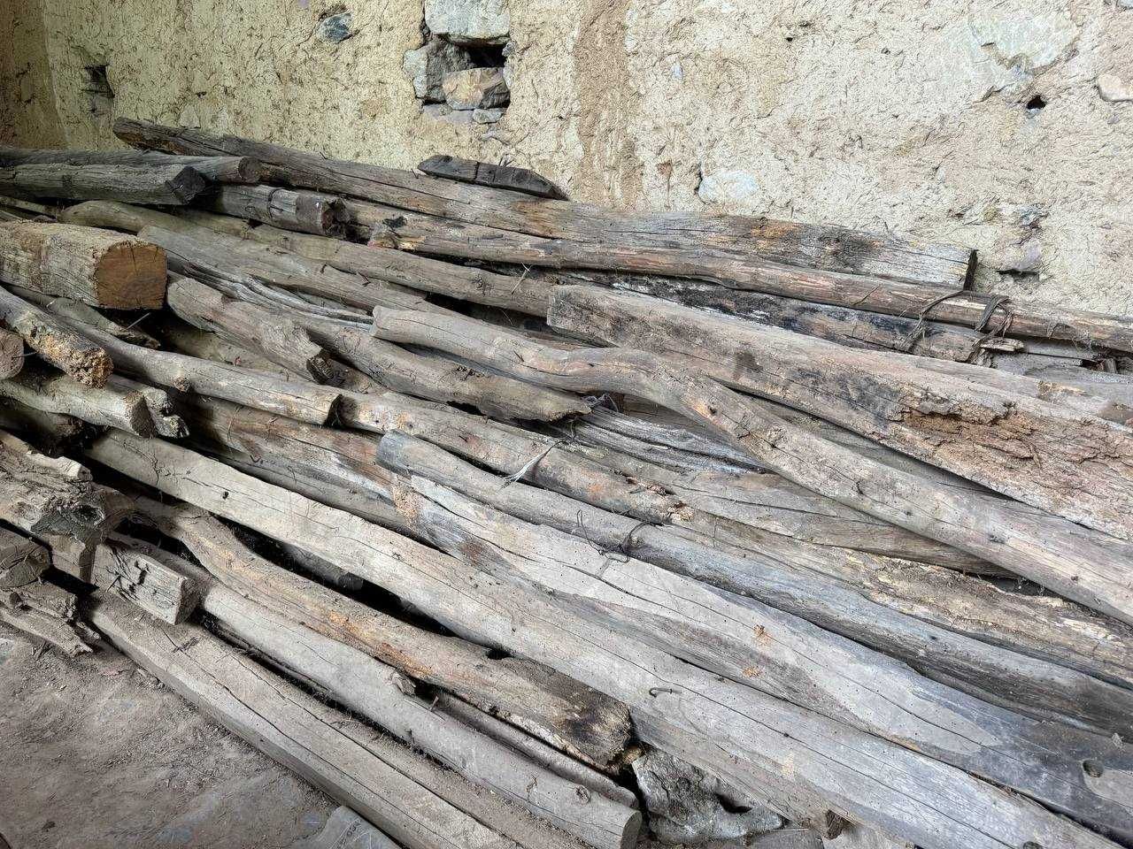 Стари дървени греди