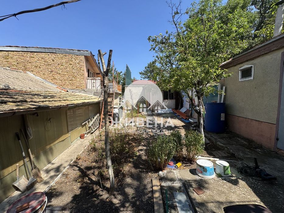 Къща с парцел 706 кв.м, м-т Манастирски рид